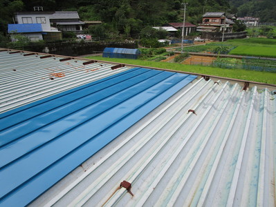 倉庫の折板屋根強風災害対策工事