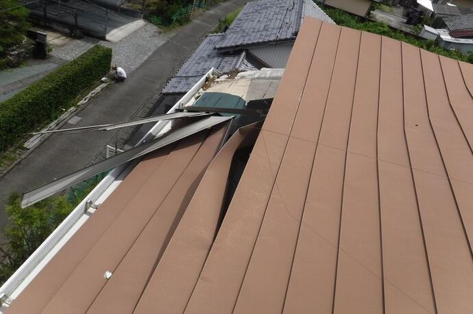 住宅屋根の台風被害